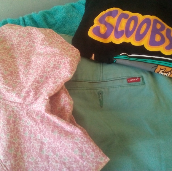 Coo teal Levi's shorts, pink and teal button up and colorful Scooby Doo t shirt - Picture 2 of 4